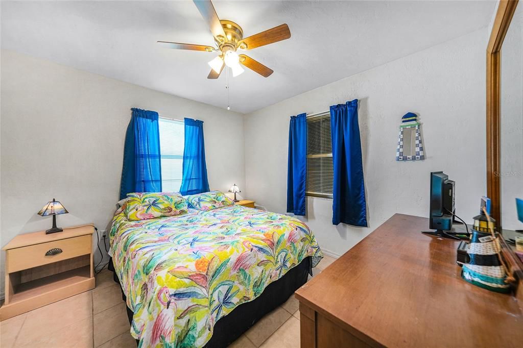 For Sale: $199,990 (2 beds, 1 baths, 1186 Square Feet)