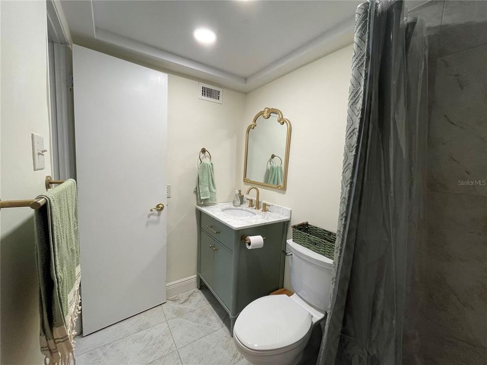 待售: $119,500 (1 贝兹, 1 浴室, 740 平方英尺)