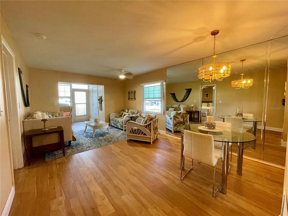 待售: $119,500 (1 贝兹, 1 浴室, 740 平方英尺)