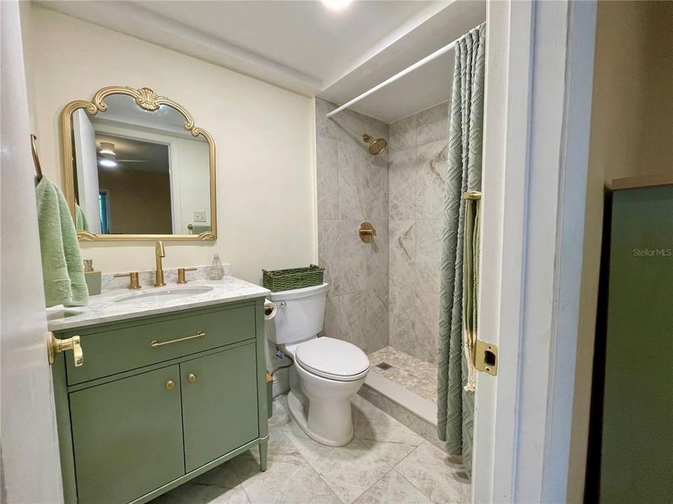 待售: $119,500 (1 贝兹, 1 浴室, 740 平方英尺)