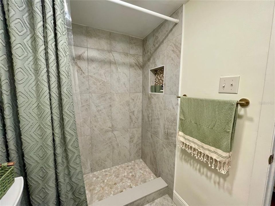 待售: $119,500 (1 贝兹, 1 浴室, 740 平方英尺)