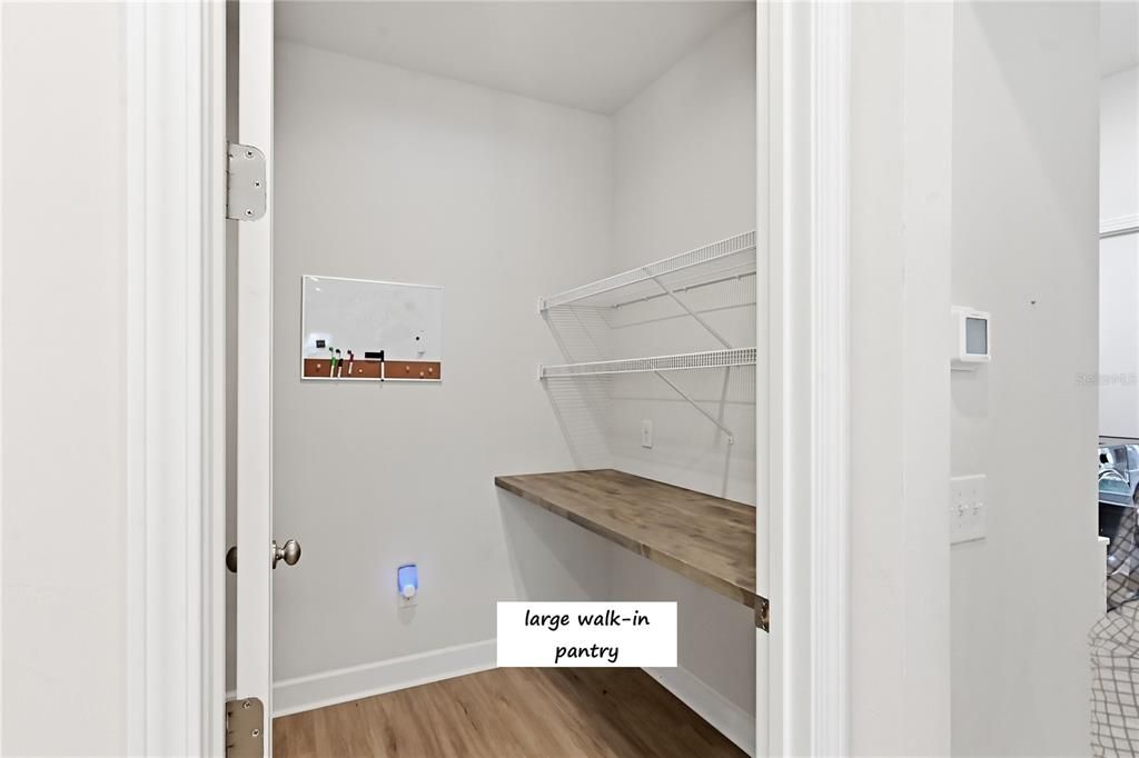 待售: $470,000 (4 贝兹, 2 浴室, 2258 平方英尺)