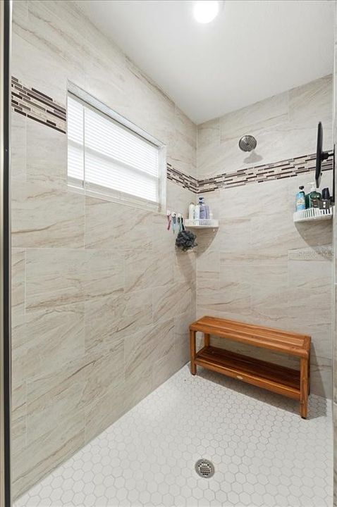 待售: $768,000 (4 贝兹, 2 浴室, 1897 平方英尺)