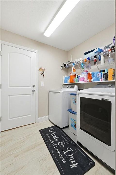 待售: $768,000 (4 贝兹, 2 浴室, 1897 平方英尺)