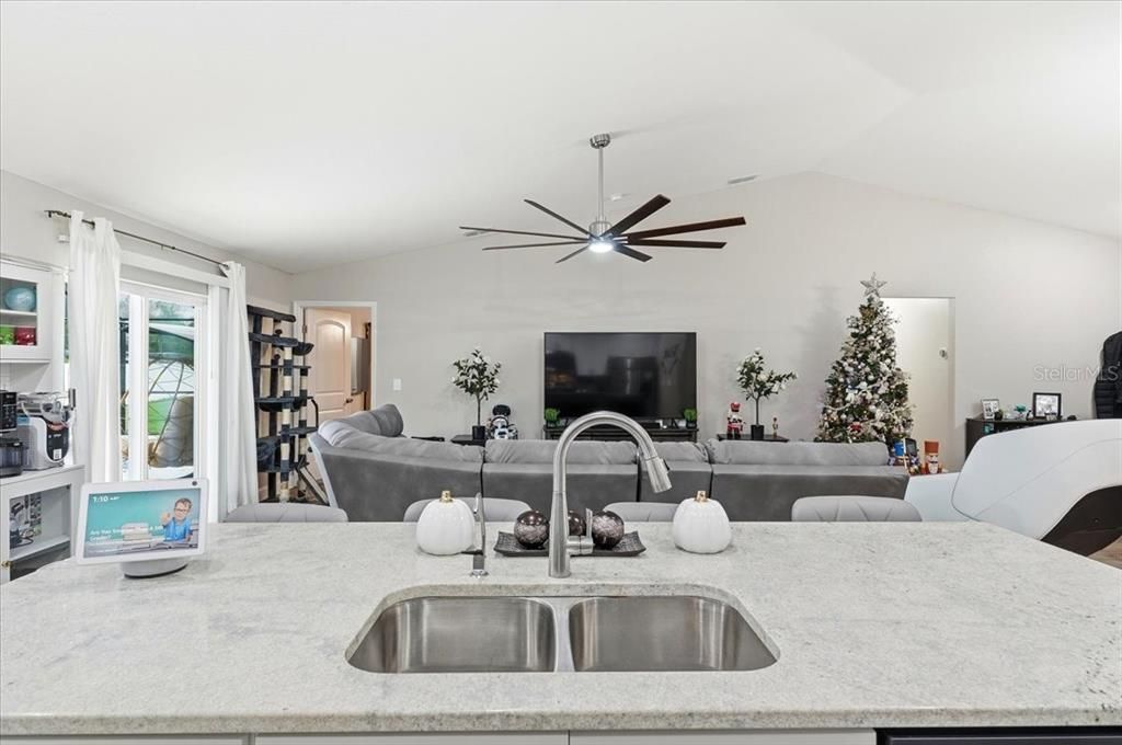 待售: $768,000 (4 贝兹, 2 浴室, 1897 平方英尺)