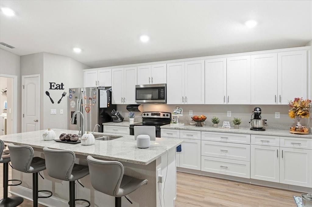 待售: $768,000 (4 贝兹, 2 浴室, 1897 平方英尺)