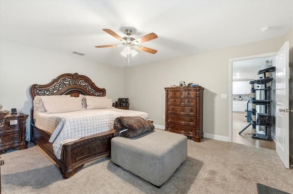 待售: $768,000 (4 贝兹, 2 浴室, 1897 平方英尺)