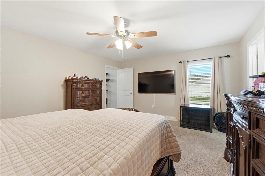 待售: $768,000 (4 贝兹, 2 浴室, 1897 平方英尺)