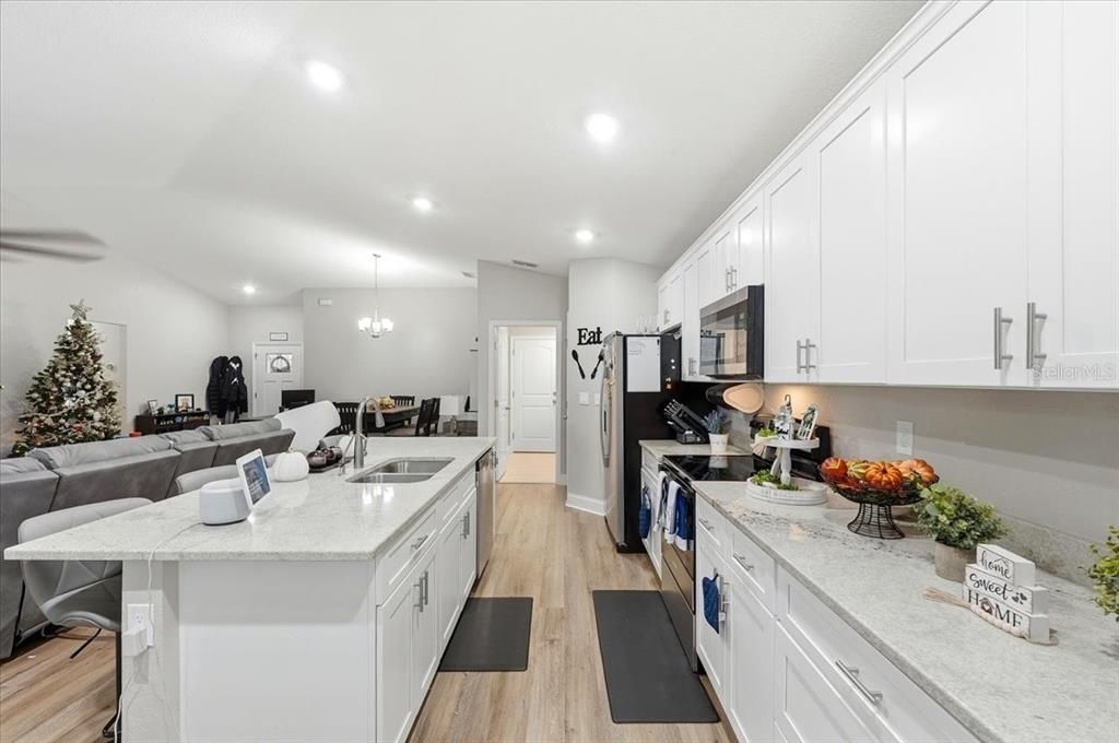 待售: $768,000 (4 贝兹, 2 浴室, 1897 平方英尺)