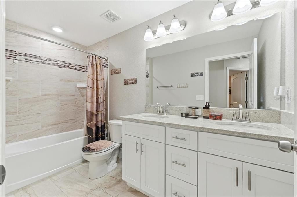 待售: $768,000 (4 贝兹, 2 浴室, 1897 平方英尺)