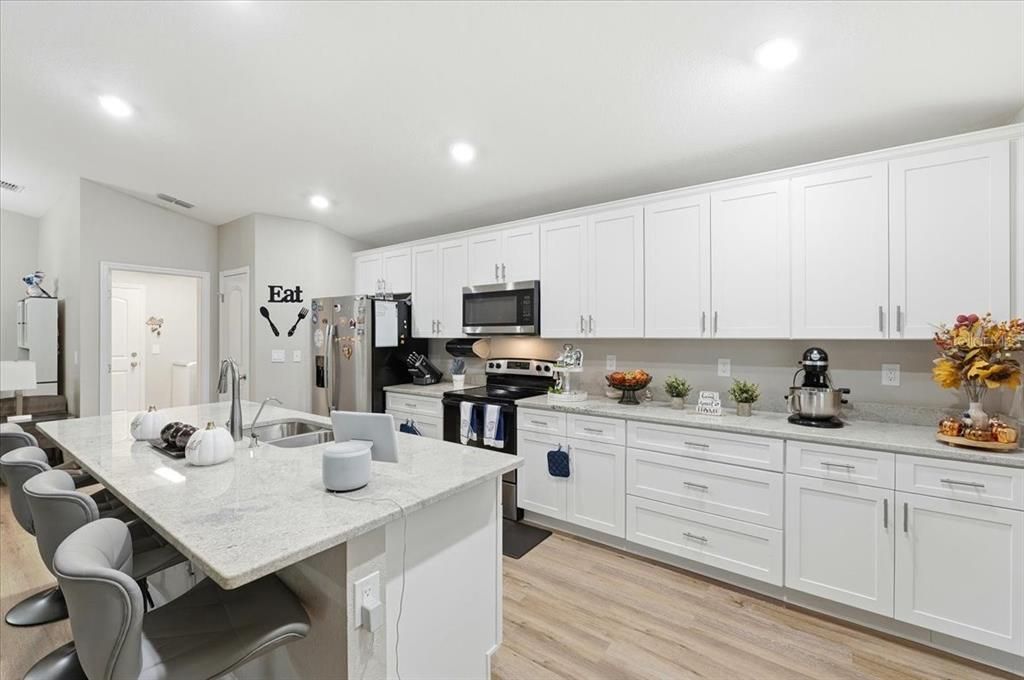 待售: $768,000 (4 贝兹, 2 浴室, 1897 平方英尺)