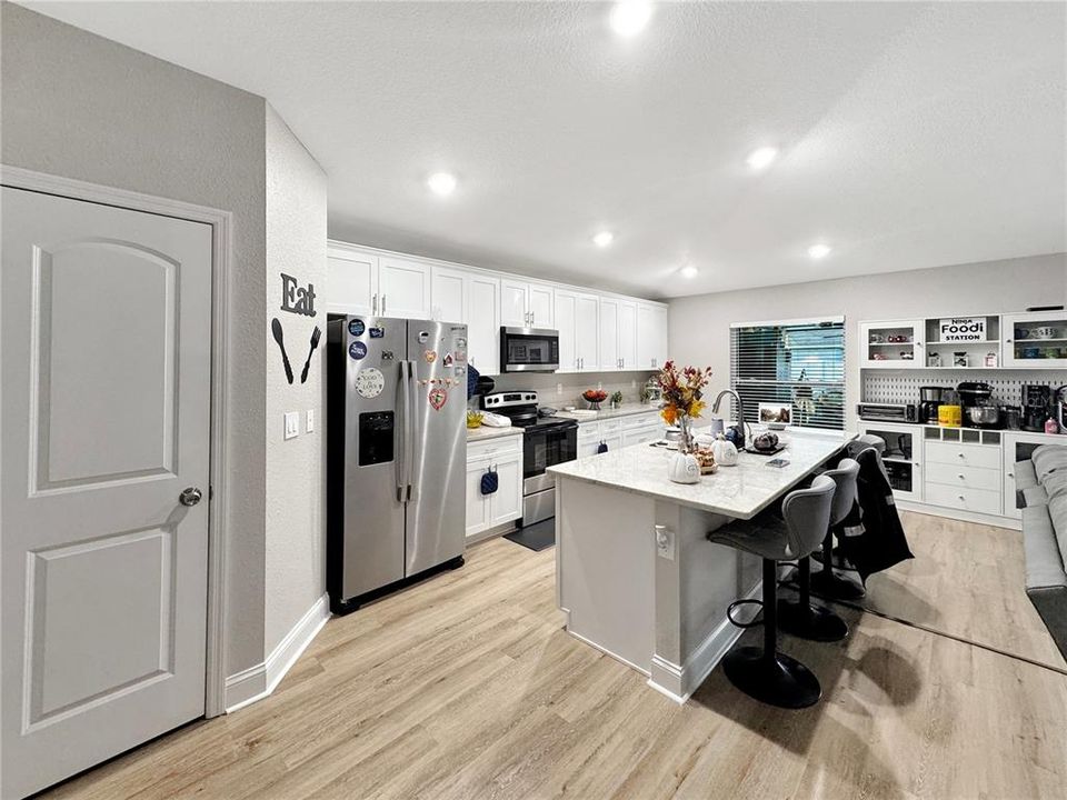 На продажу: $768,000 (4 спален, 2 ванн, 1897 Квадратных фут)