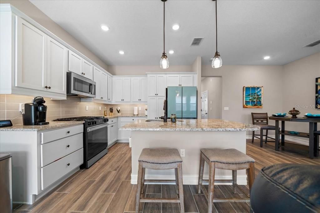 For Sale: $235,000 (2 beds, 2 baths, 1318 Square Feet)