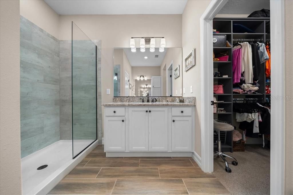 For Sale: $235,000 (2 beds, 2 baths, 1318 Square Feet)