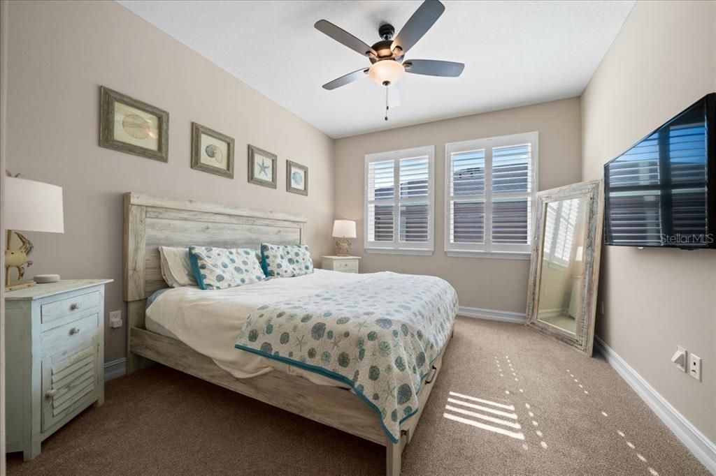 For Sale: $235,000 (2 beds, 2 baths, 1318 Square Feet)