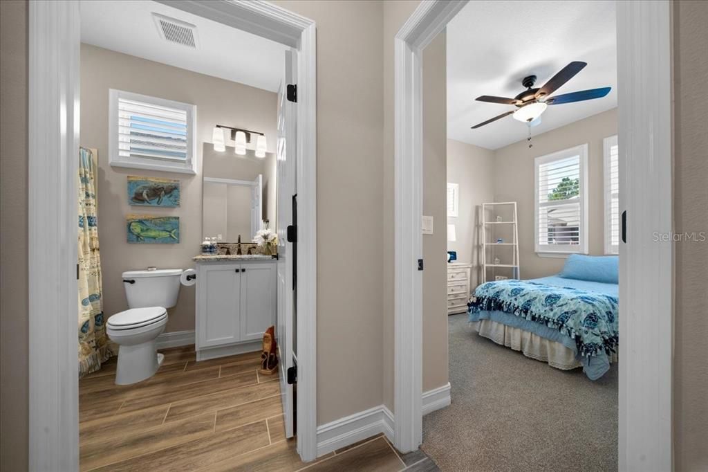 For Sale: $235,000 (2 beds, 2 baths, 1318 Square Feet)