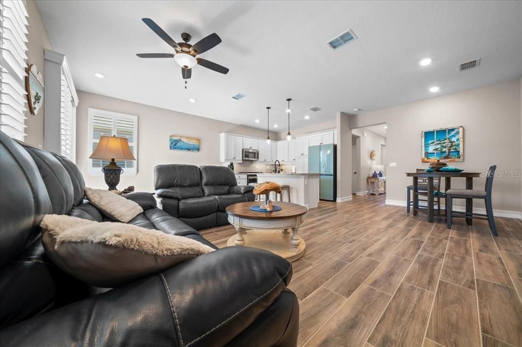 For Sale: $235,000 (2 beds, 2 baths, 1318 Square Feet)