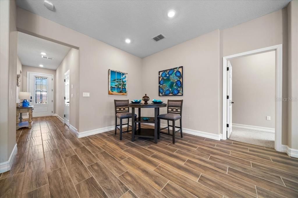 For Sale: $235,000 (2 beds, 2 baths, 1318 Square Feet)