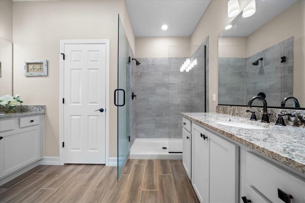 For Sale: $235,000 (2 beds, 2 baths, 1318 Square Feet)