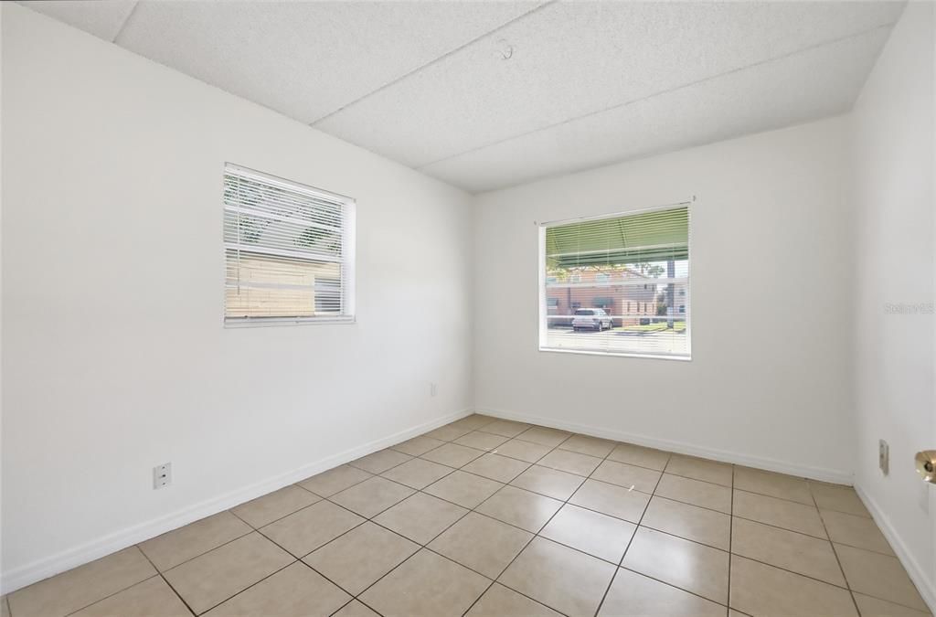 For Sale: $525,000 (2 beds, 1 baths, 784 Square Feet)