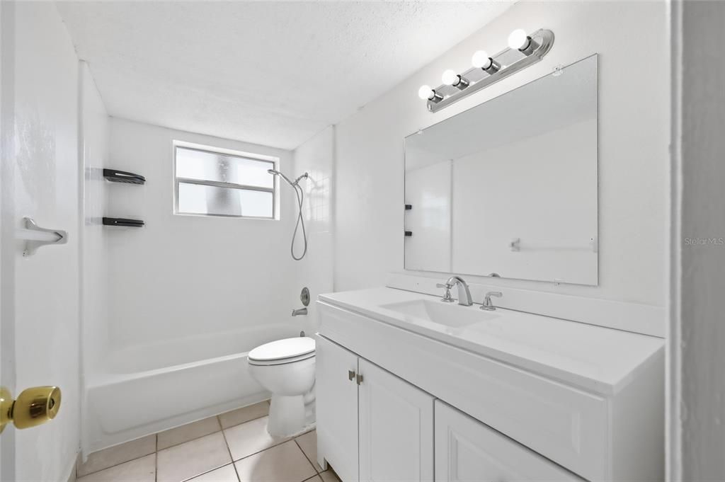 For Sale: $525,000 (2 beds, 1 baths, 784 Square Feet)