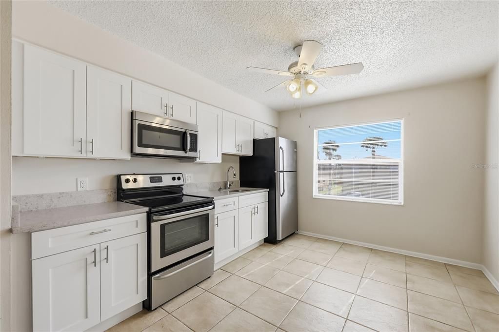 For Sale: $525,000 (2 beds, 1 baths, 784 Square Feet)