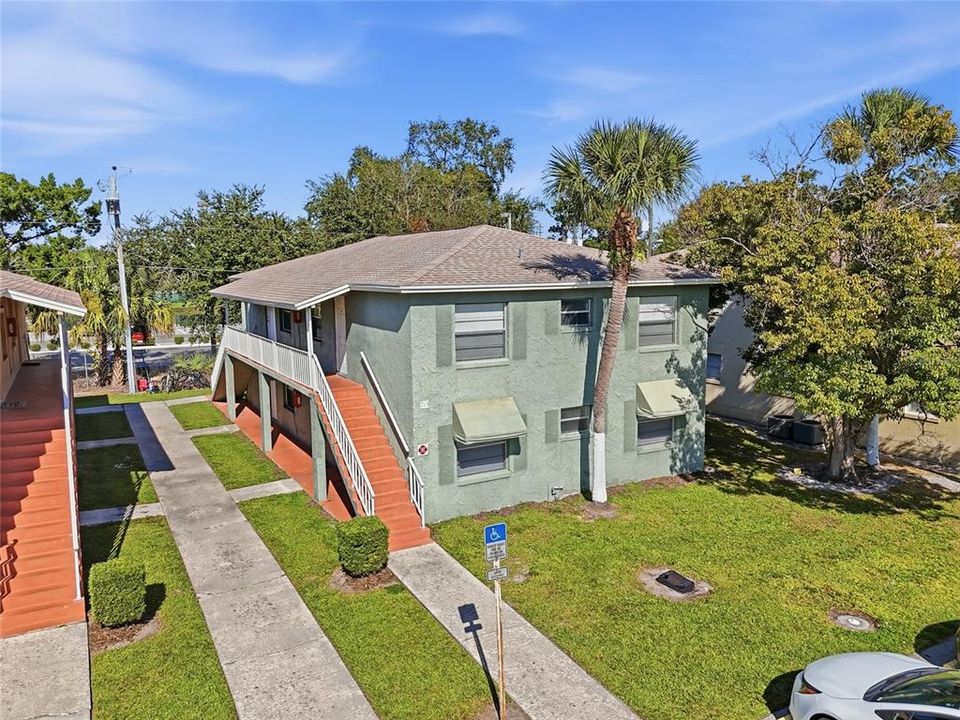 For Sale: $525,000 (2 beds, 1 baths, 784 Square Feet)