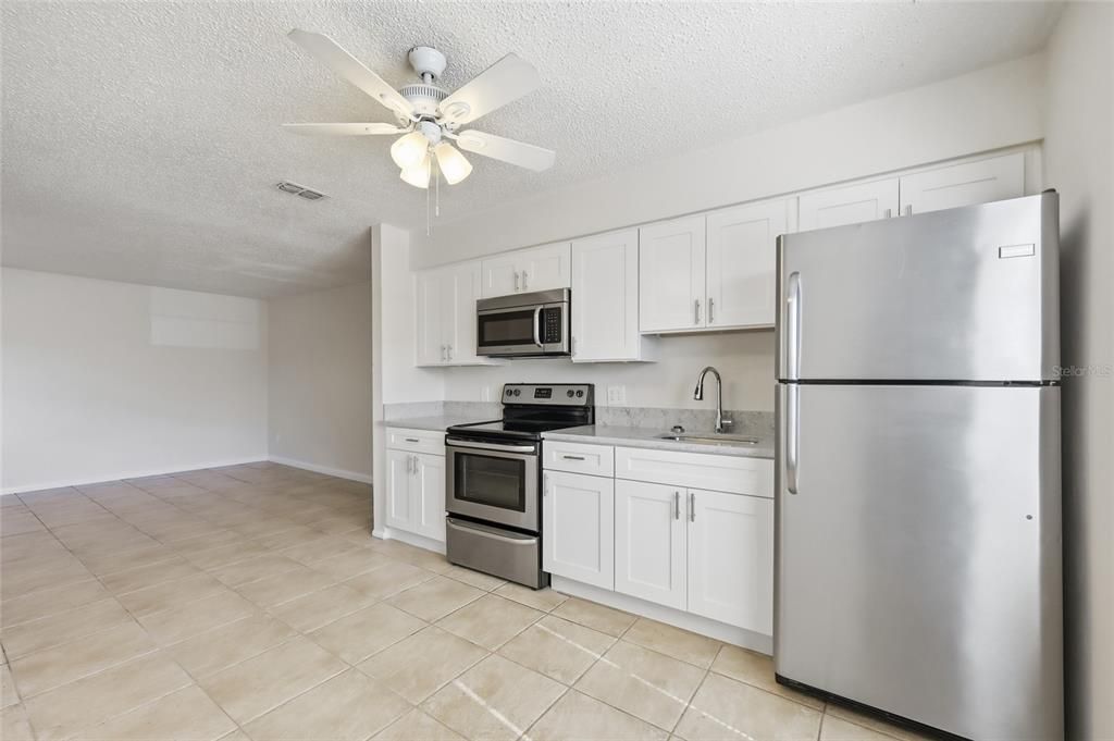 For Sale: $525,000 (2 beds, 1 baths, 784 Square Feet)