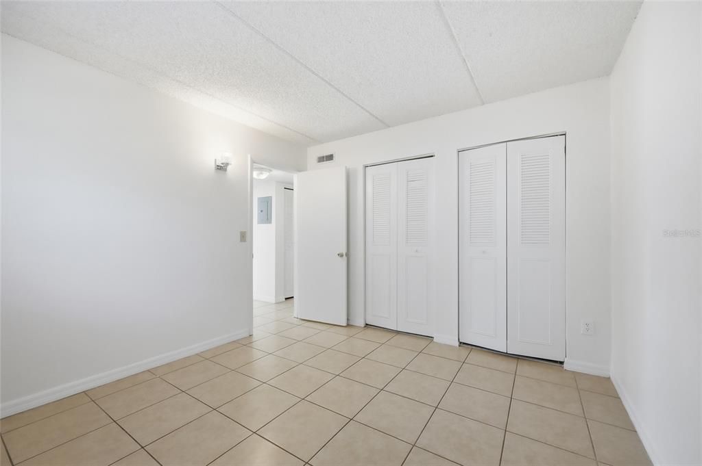 For Sale: $525,000 (2 beds, 1 baths, 784 Square Feet)