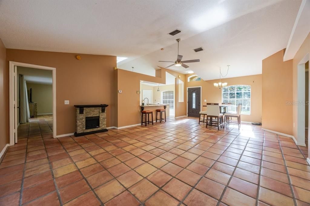 Active With Contract: $500,000 (3 beds, 2 baths, 1608 Square Feet)