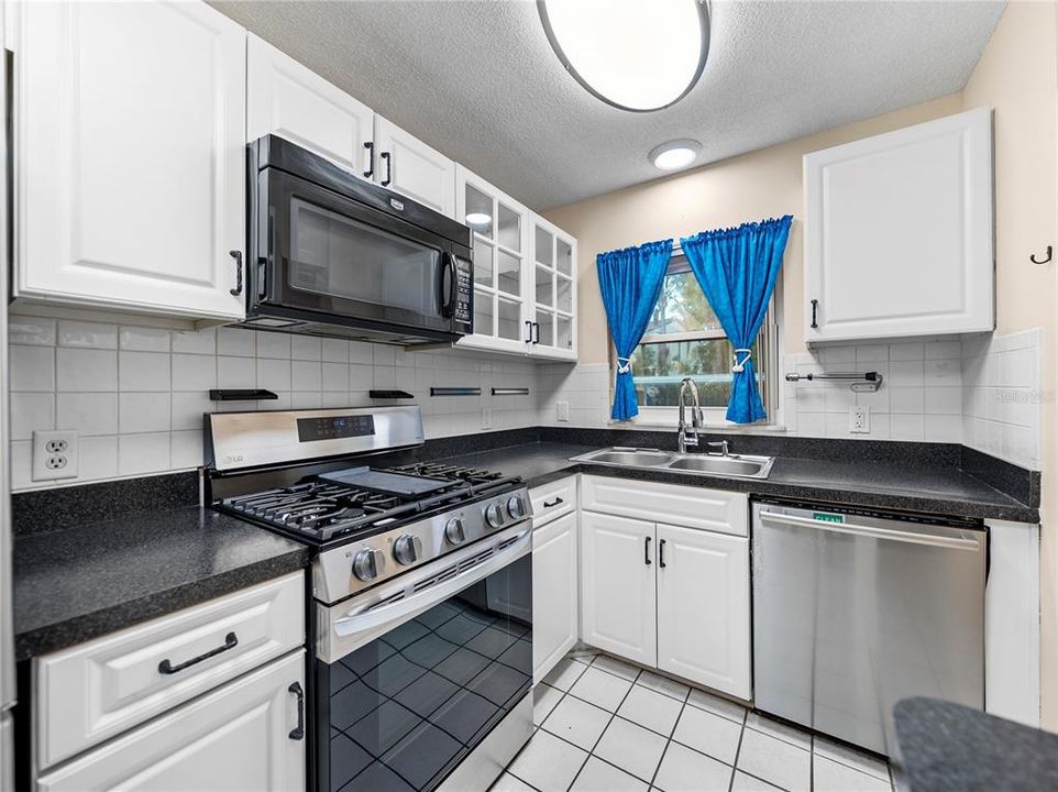 待售: $164,900 (3 贝兹, 2 浴室, 1617 平方英尺)