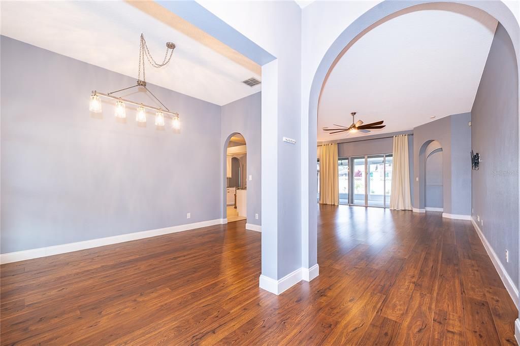 En Venta: $590,000 (4 camas, 3 baños, 2494 Pies cuadrados)