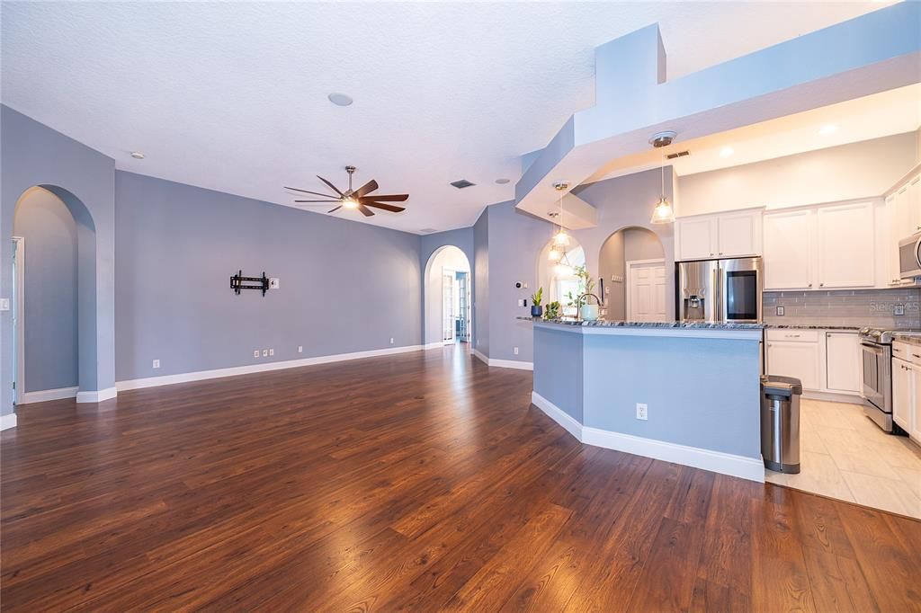 En Venta: $590,000 (4 camas, 3 baños, 2494 Pies cuadrados)