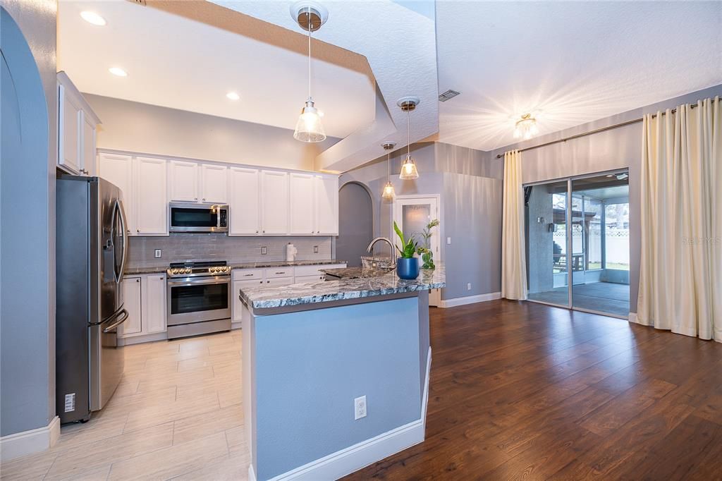 En Venta: $590,000 (4 camas, 3 baños, 2494 Pies cuadrados)