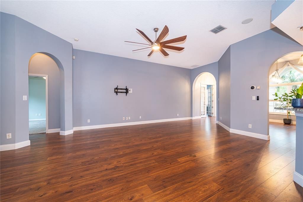 En Venta: $590,000 (4 camas, 3 baños, 2494 Pies cuadrados)