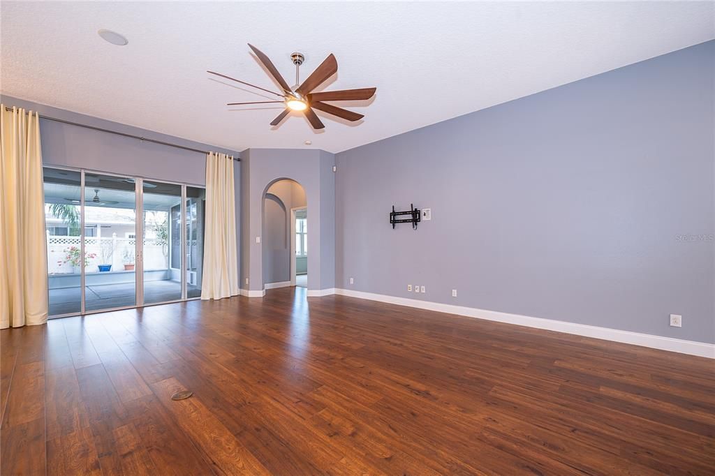 En Venta: $590,000 (4 camas, 3 baños, 2494 Pies cuadrados)