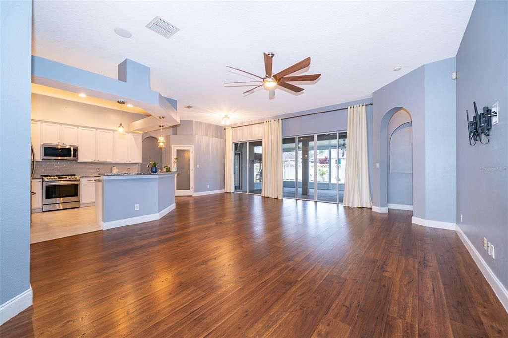 En Venta: $590,000 (4 camas, 3 baños, 2494 Pies cuadrados)