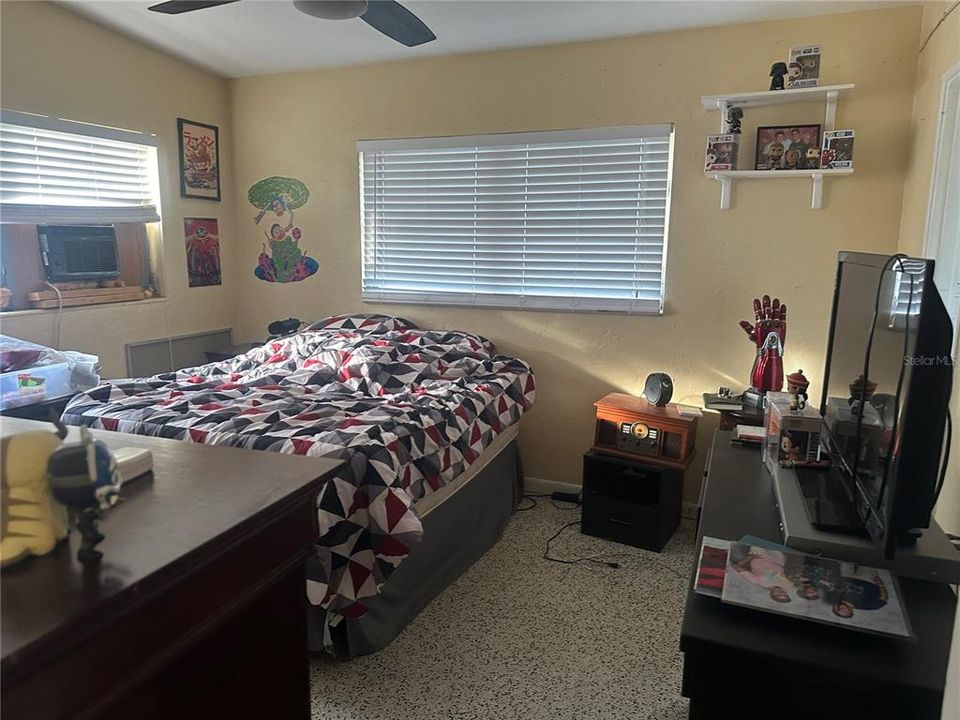 На продажу: $190,000 (2 спален, 2 ванн, 1270 Квадратных фут)