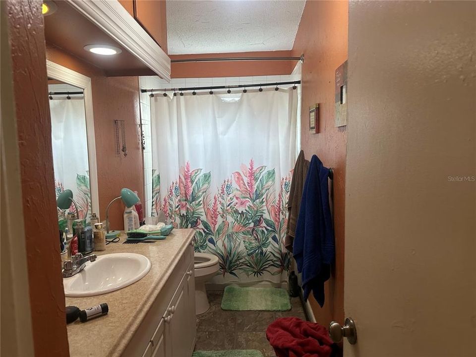 На продажу: $190,000 (2 спален, 2 ванн, 1270 Квадратных фут)