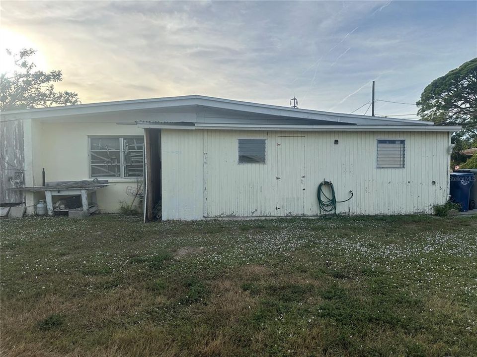 На продажу: $190,000 (2 спален, 2 ванн, 1270 Квадратных фут)