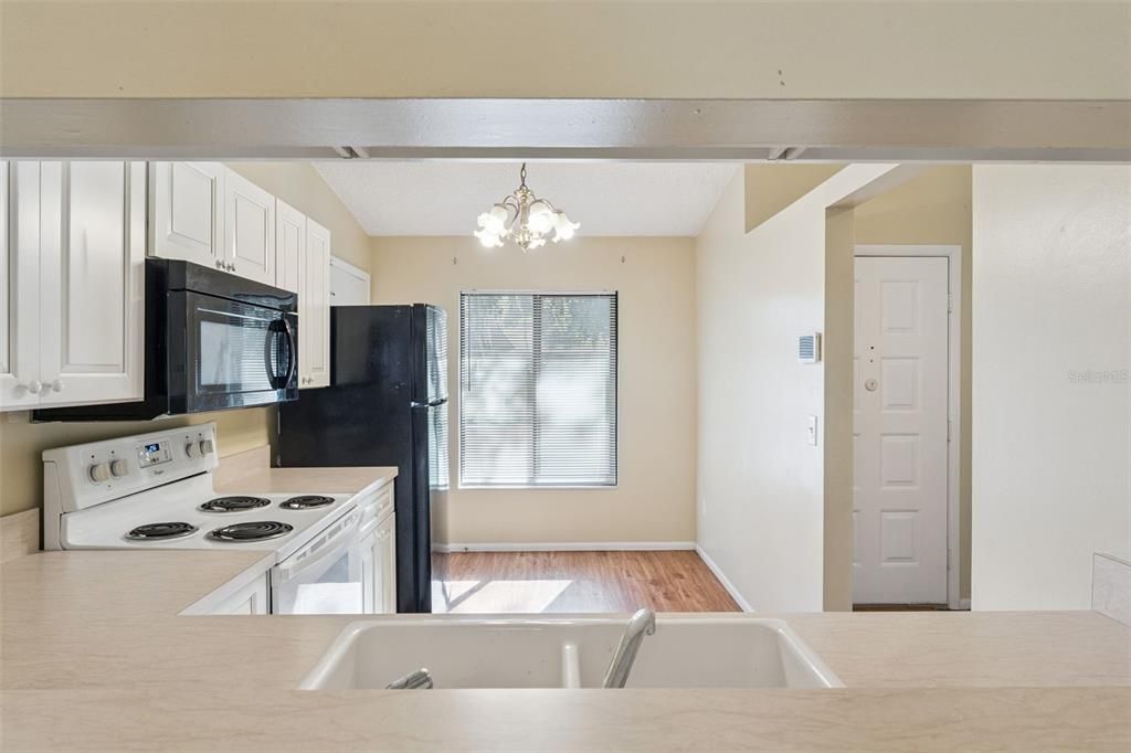 待售: $242,000 (2 贝兹, 2 浴室, 1020 平方英尺)