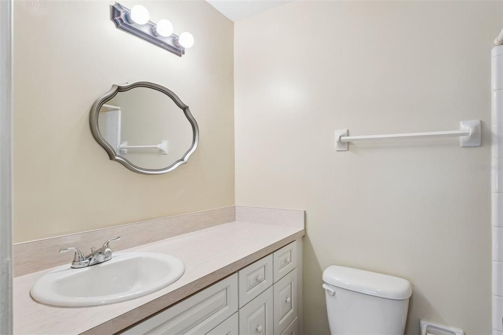 待售: $242,000 (2 贝兹, 2 浴室, 1020 平方英尺)