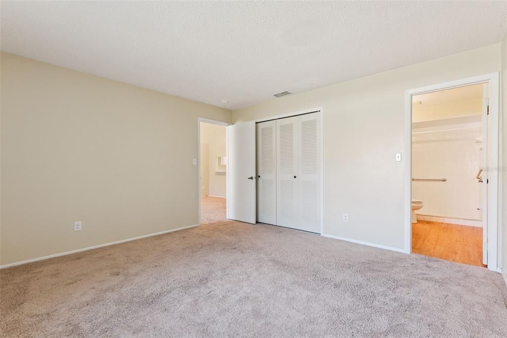 待售: $242,000 (2 贝兹, 2 浴室, 1020 平方英尺)