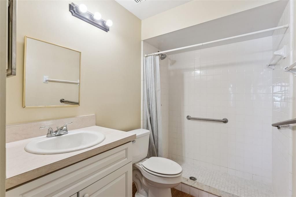 待售: $242,000 (2 贝兹, 2 浴室, 1020 平方英尺)