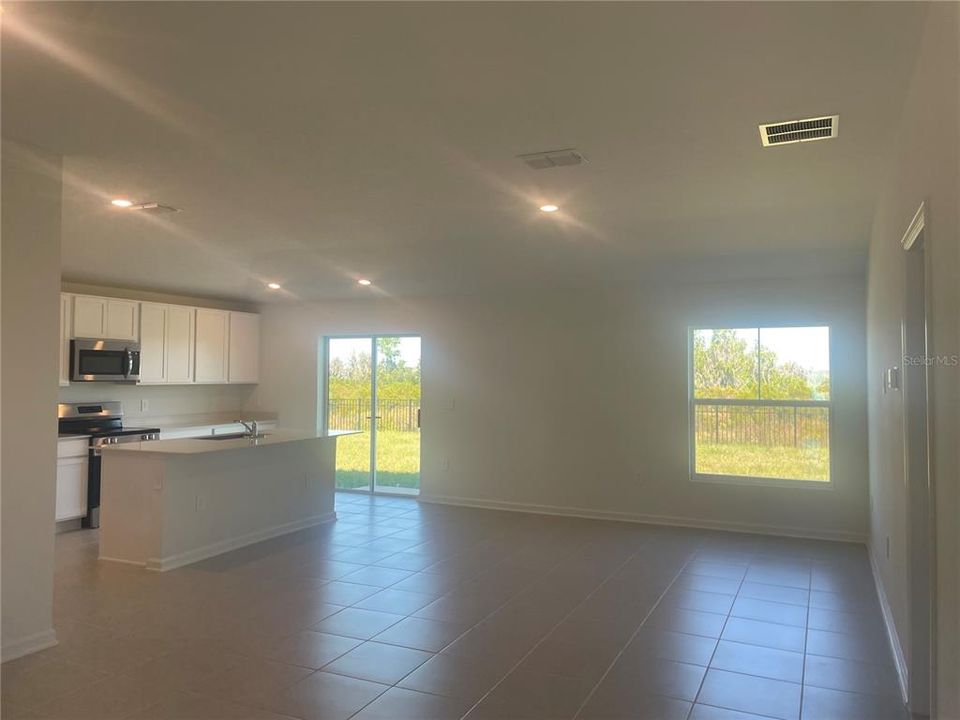 For Rent: $2,200 (3 beds, 2 baths, 1487 Square Feet)