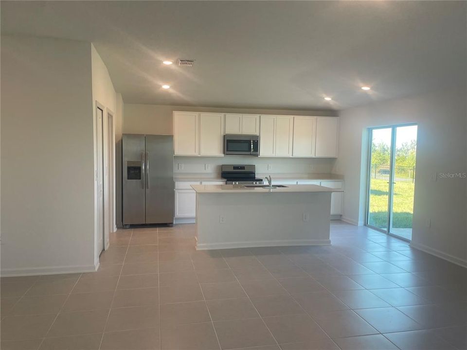 For Rent: $2,200 (3 beds, 2 baths, 1487 Square Feet)