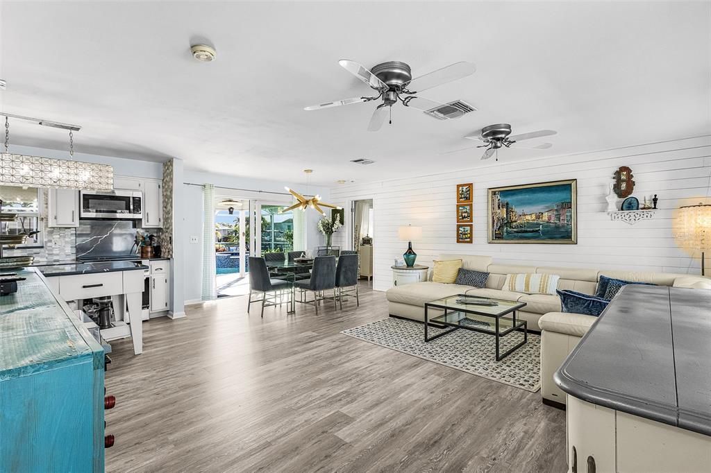 待售: $499,897 (2 贝兹, 2 浴室, 1200 平方英尺)