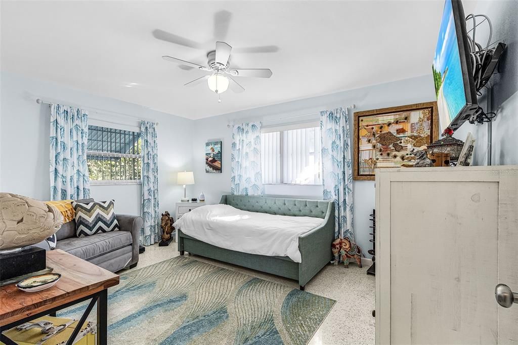 待售: $499,897 (2 贝兹, 2 浴室, 1200 平方英尺)