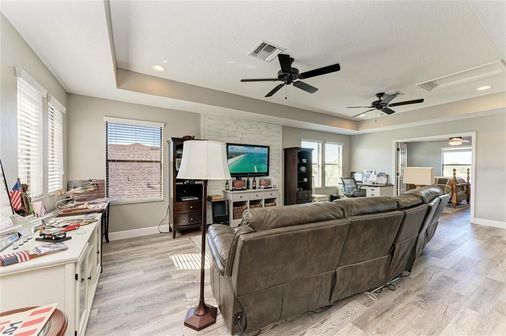 For Sale: $825,000 (5 beds, 4 baths, 3118 Square Feet)