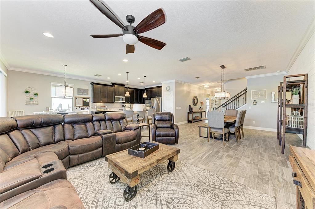 For Sale: $825,000 (5 beds, 4 baths, 3118 Square Feet)